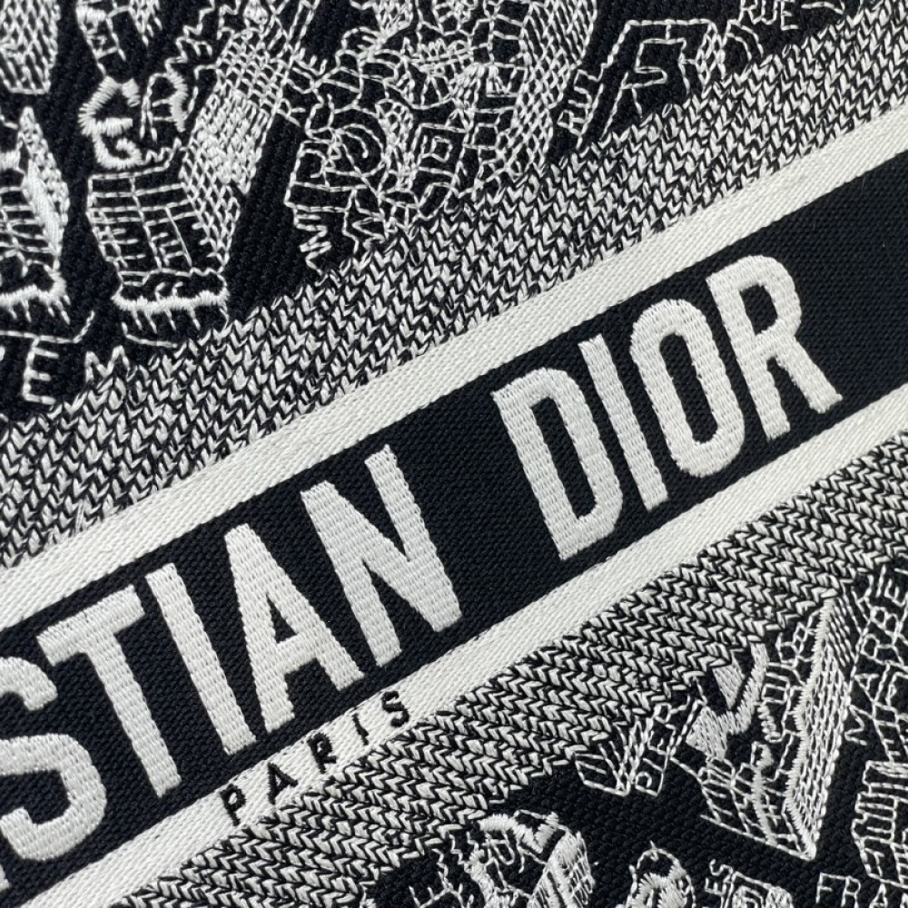 Christian Dior BOOK TOTE series black and white with printed embroidered handbag Christian Dior BOOK TOTE series black and white with printed embroidered handbag