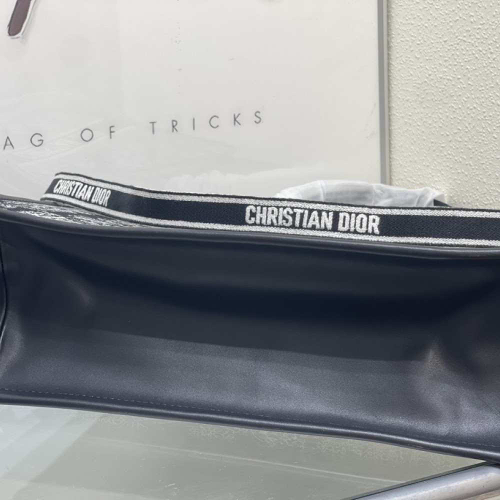 Christian Dior BOOK TOTE series black and white with printed embroidered handbag Christian Dior BOOK TOTE series black and white with printed embroidered handbag