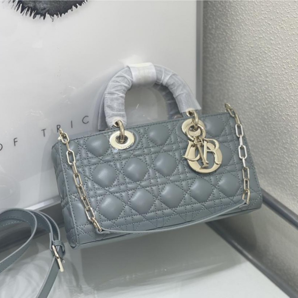Christian Dior Lady Dior series rattan pattern high-quality five-gold leather bag Christian Dior Lady Dior series rattan pattern high-quality five-gold leather bag