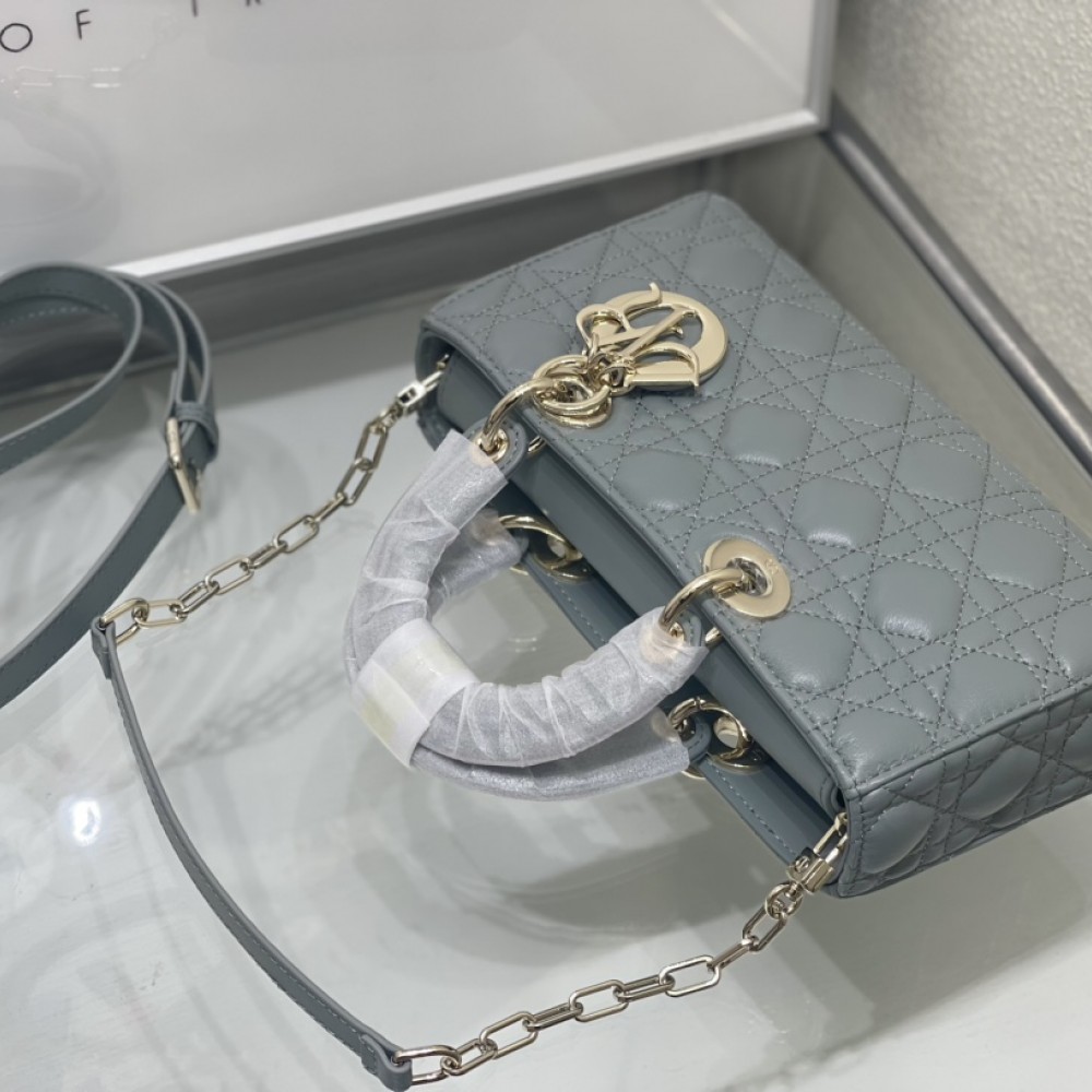 Christian Dior Lady Dior series rattan pattern high-quality five-gold leather bag Christian Dior Lady Dior series rattan pattern high-quality five-gold leather bag