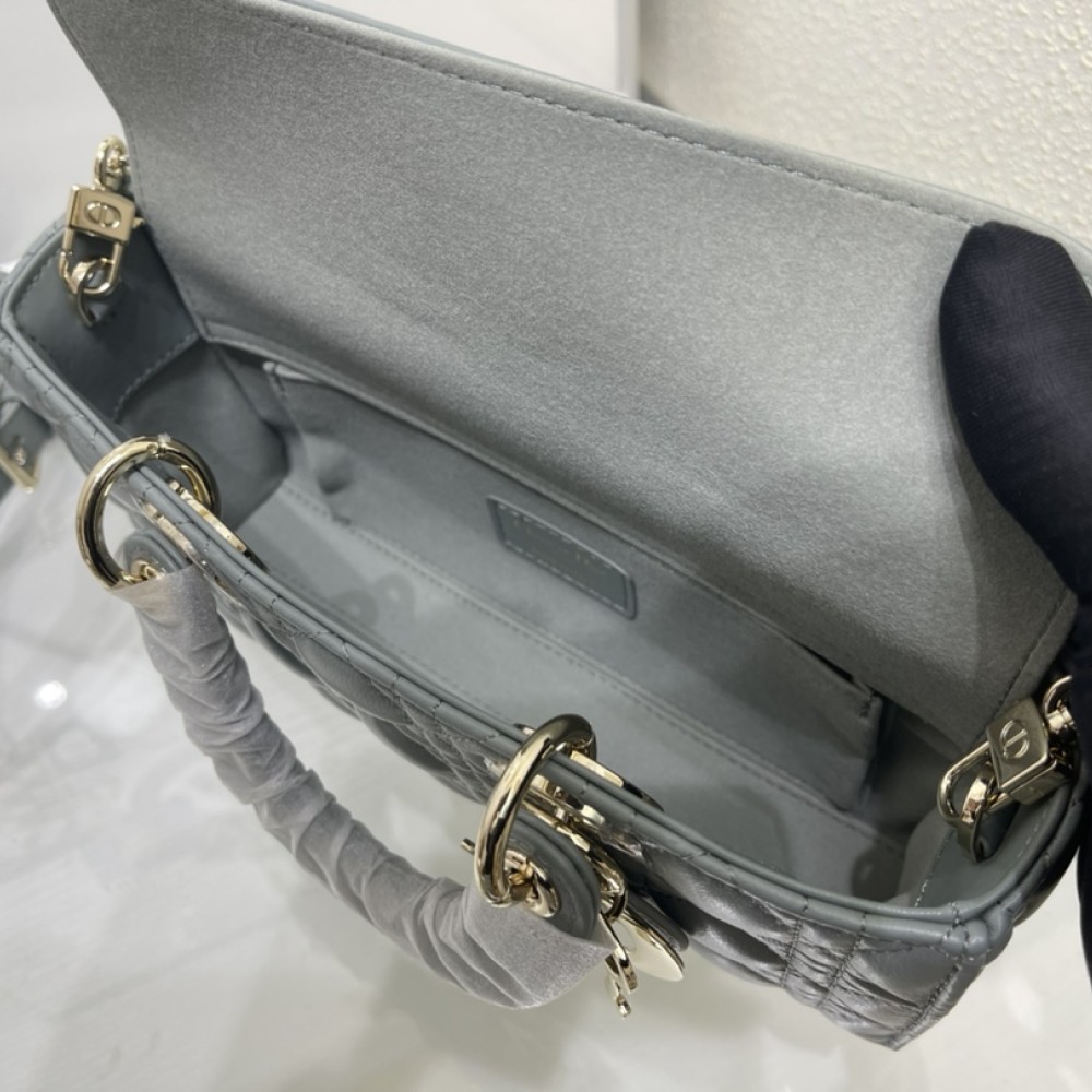 Christian Dior Lady Dior series rattan pattern high-quality five-gold leather bag Christian Dior Lady Dior series rattan pattern high-quality five-gold leather bag