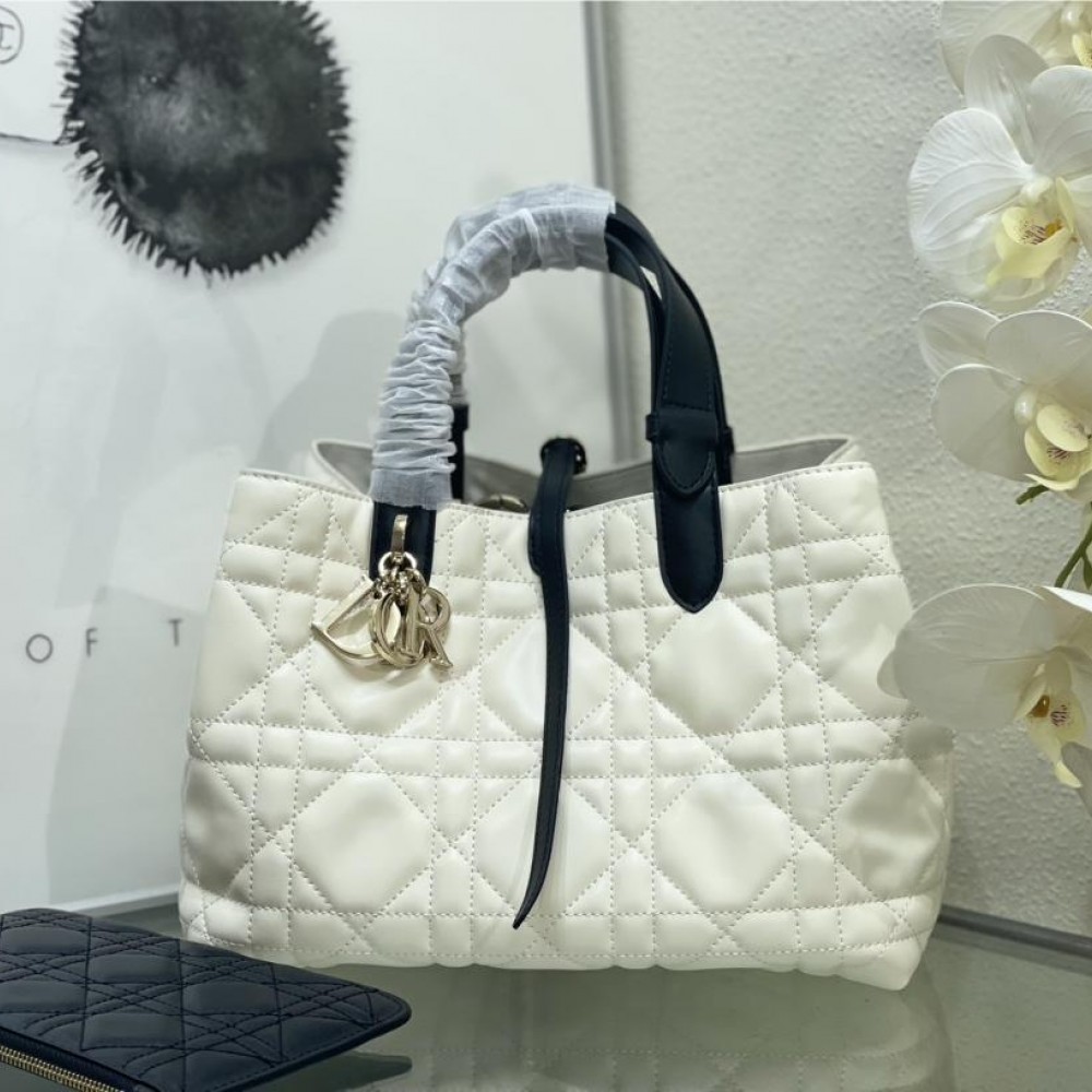 Christian Dior Lady Dior series pure white lambskin exquisite hardware chain bag Christian Dior Lady Dior series pure white lambskin exquisite hardware chain bag