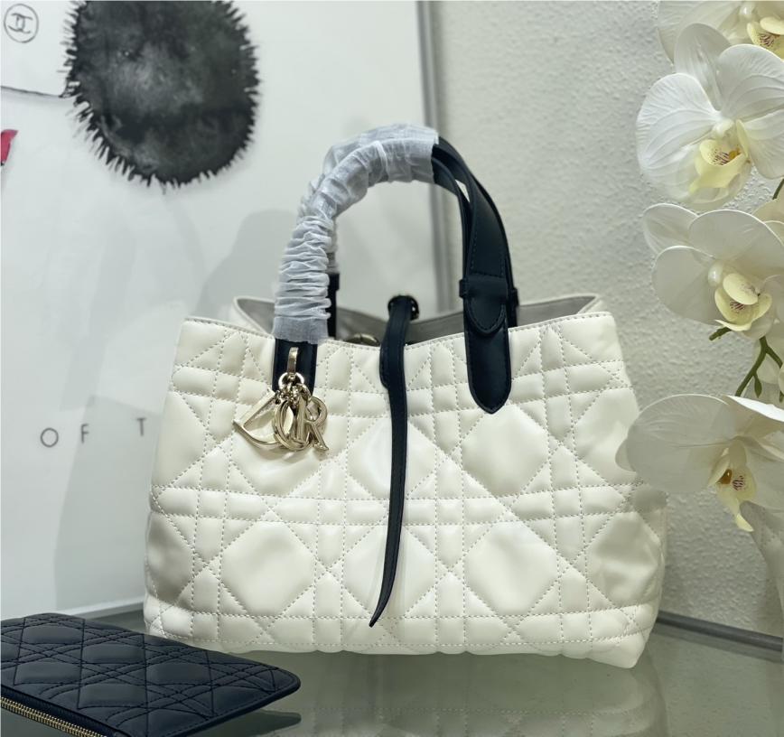 Christian Dior Lady Dior series pure white lambskin exquisite hardware chain bag Christian Dior Lady Dior series pure white lambskin exquisite hardware chain bag