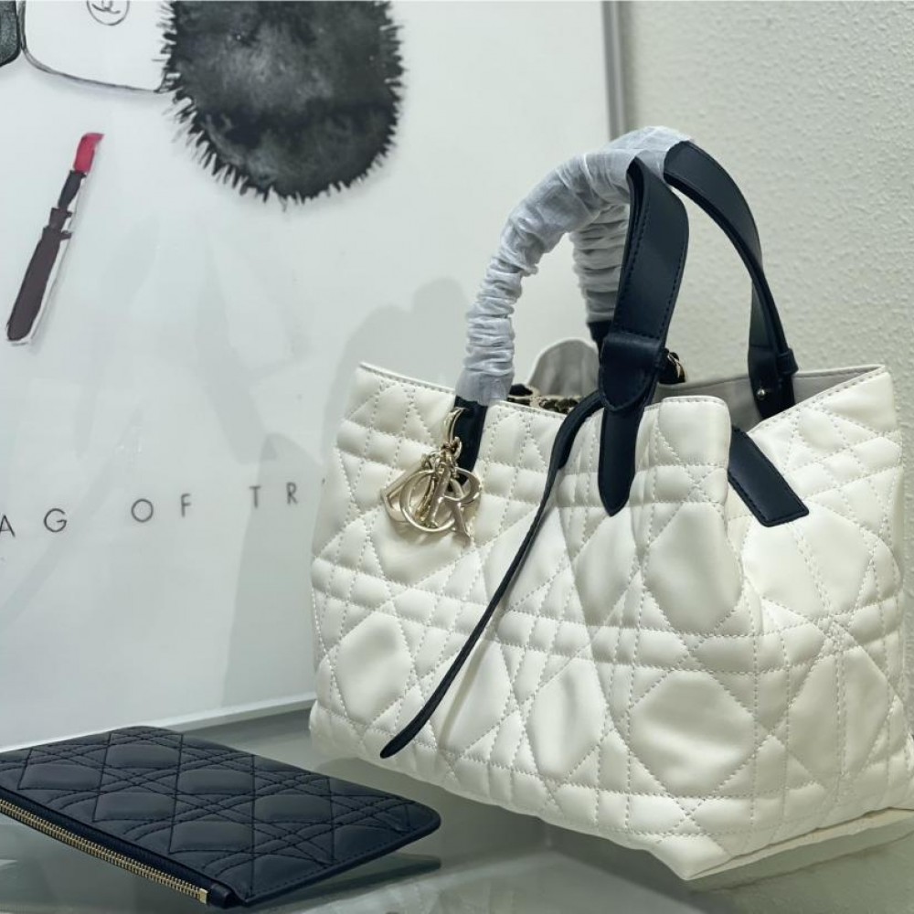 Christian Dior Lady Dior series pure white lambskin exquisite hardware chain bag Christian Dior Lady Dior series pure white lambskin exquisite hardware chain bag