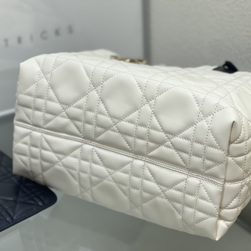 Christian Dior Lady Dior series pure white lambskin exquisite hardware chain bag Christian Dior Lady Dior series pure white lambskin exquisite hardware chain bag