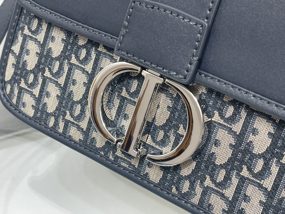 Christian Dior SADDLE series blue printed gold stamped logo shoulder strap flap horseshoe bag Christian Dior SADDLE series blue printed gold stamped logo shoulder strap flap horseshoe bag