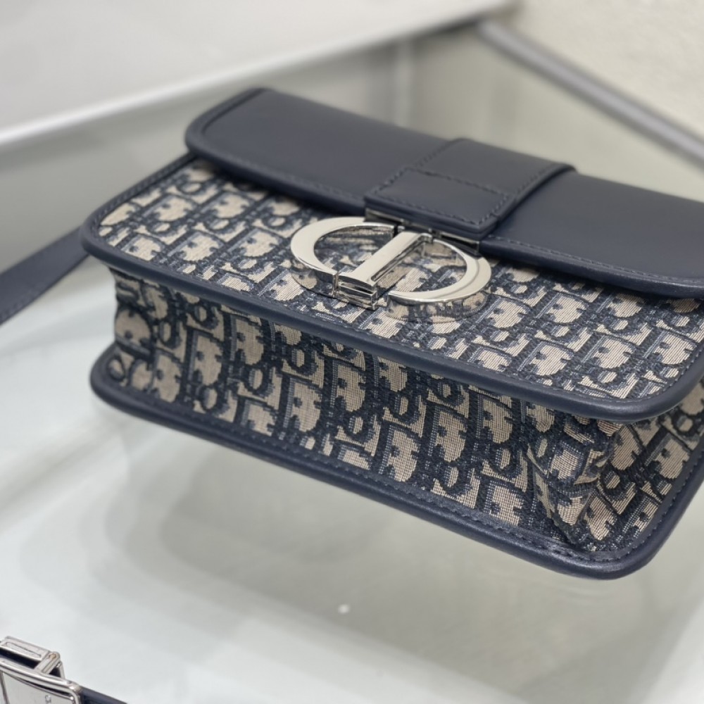 Christian Dior SADDLE series blue printed gold stamped logo shoulder strap flap horseshoe bag Christian Dior SADDLE series blue printed gold stamped logo shoulder strap flap horseshoe bag