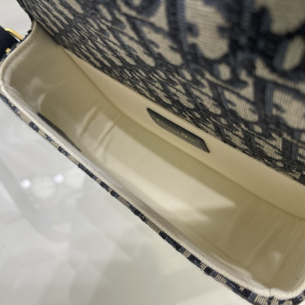 Christian Dior DIOR SADDLE series classic blue printed gold stamped logo shoulder strap flap shoulder bag Christian Dior DIOR SADDLE series classic blue printed gold stamped logo shoulder strap flap shoulder bag