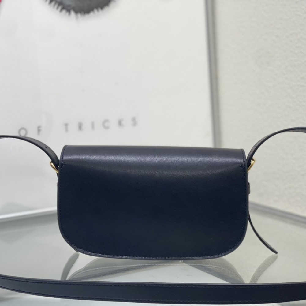 Christian Dior DIOR SADDLE series classic pure black leather gold logo shoulder strap flap shoulder bag Christian Dior DIOR SADDLE series classic pure black leather gold logo shoulder strap flap shoulder bag
