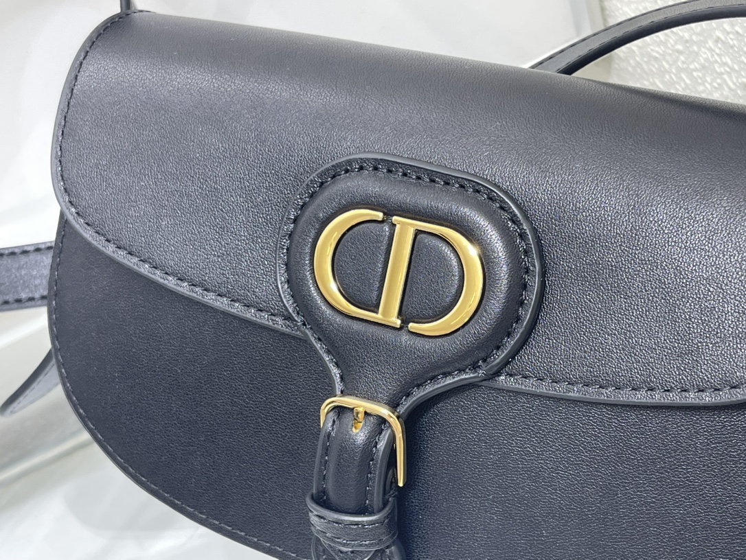 Christian Dior DIOR SADDLE series classic pure black leather gold logo shoulder strap flap shoulder bag Christian Dior DIOR SADDLE series classic pure black leather gold logo shoulder strap flap shoulder bag