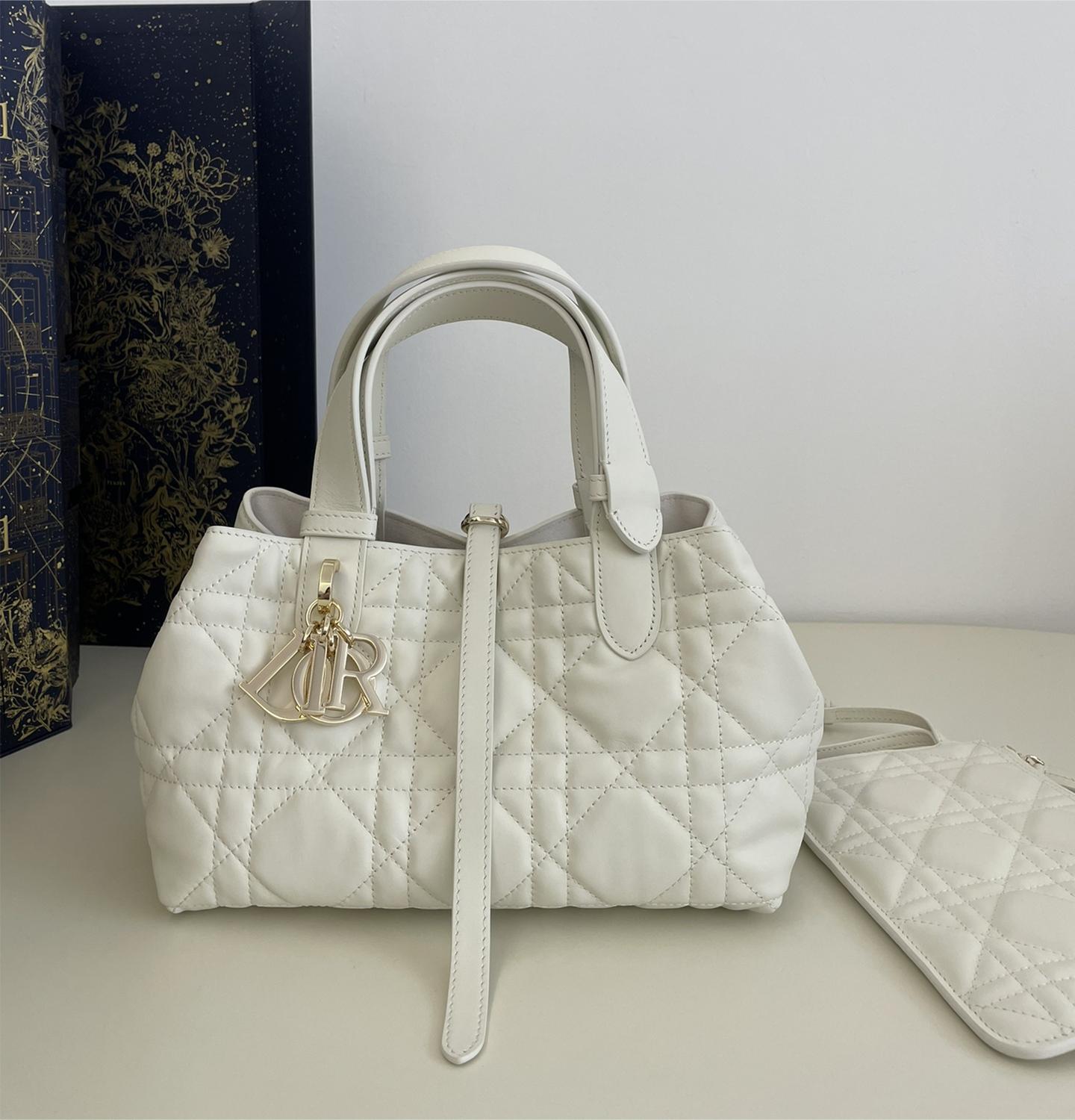 Christian Dior LADY DIOR classic rattan stitching white leather handbag Christian Dior LADY DIOR classic rattan stitching white leather handbag