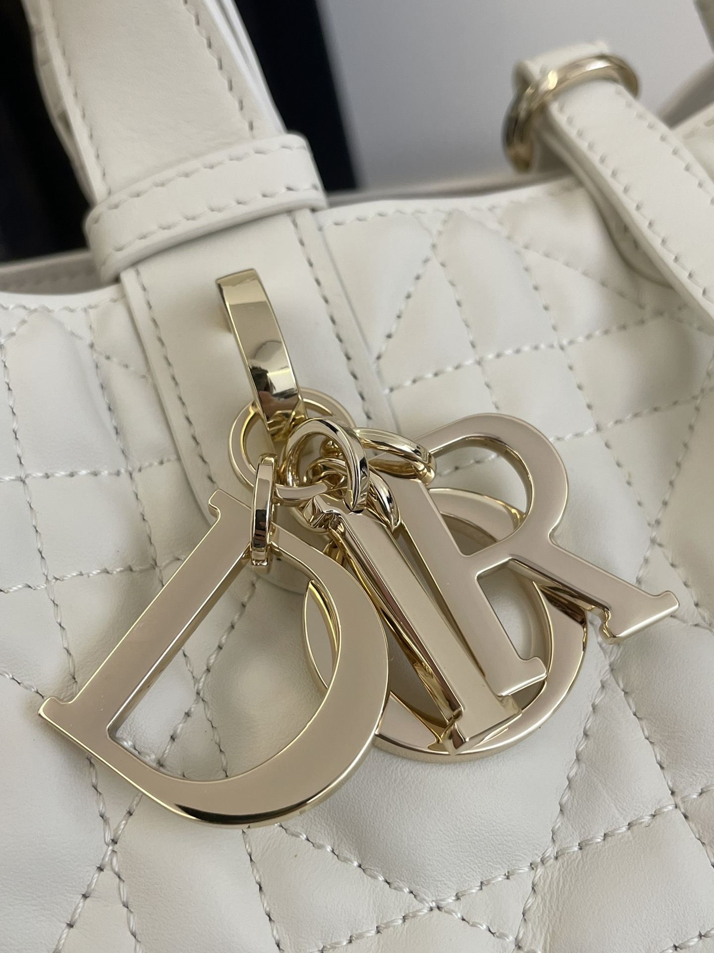Christian Dior LADY DIOR classic rattan stitching white leather handbag Christian Dior LADY DIOR classic rattan stitching white leather handbag