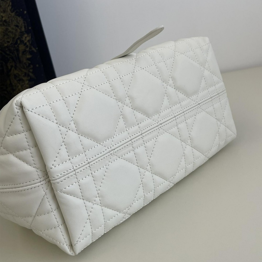 Christian Dior LADY DIOR classic rattan stitching white leather handbag Christian Dior LADY DIOR classic rattan stitching white leather handbag