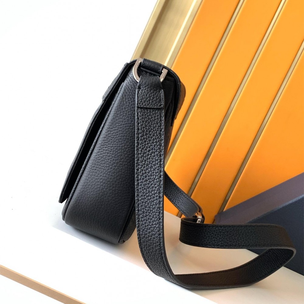 Christian Dior Oblique Collection Classic Black Cannage Leather Crossbody Handbag Christian Dior Oblique Collection Classic Black Cannage Leather Crossbody Handbag