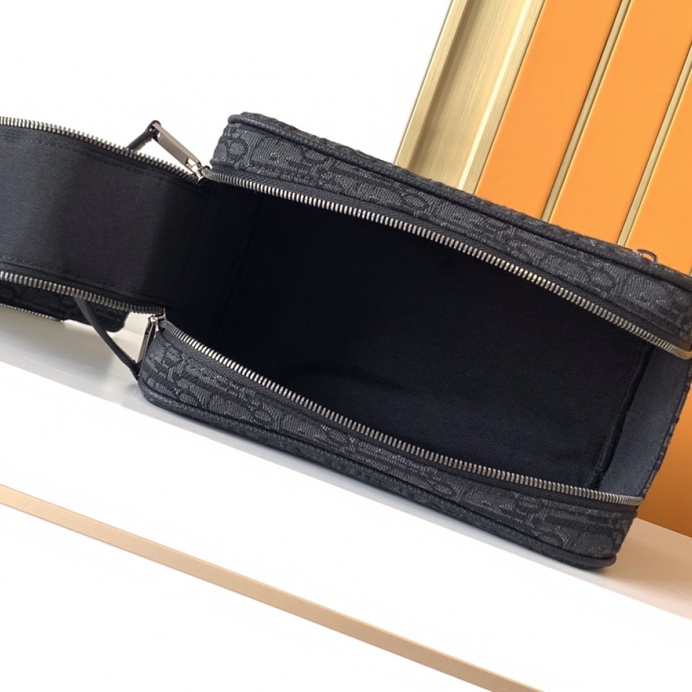 Christian Dior Oblique Collection Classic Black Cannage Leather Crossbody Handbag Christian Dior Oblique Collection Classic Black Cannage Leather Crossbody Handbag