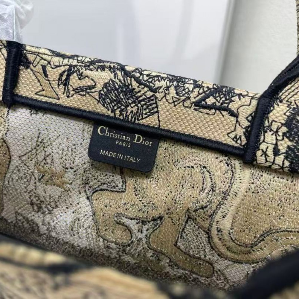 CHRISTIAN DIOR Canvas Embroidered Large Dioriviera Toile De Jouy Book Tote Beige CHRISTIAN DIOR Canvas Embroidered Large Dioriviera Toile De Jouy Book Tote Beige
