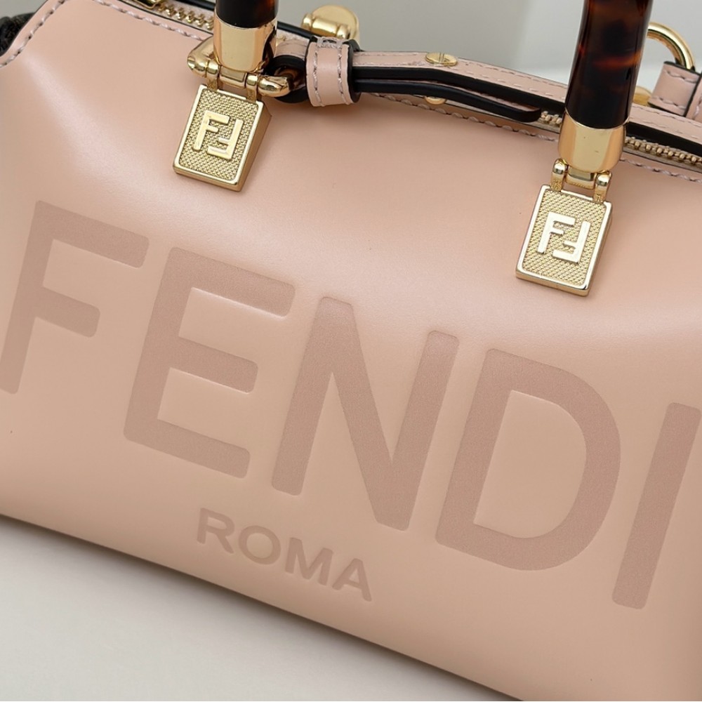 FENDI Baguette Elegant Pink Luxury Practical Handbag FENDI Baguette Elegant Pink Luxury Practical Handbag