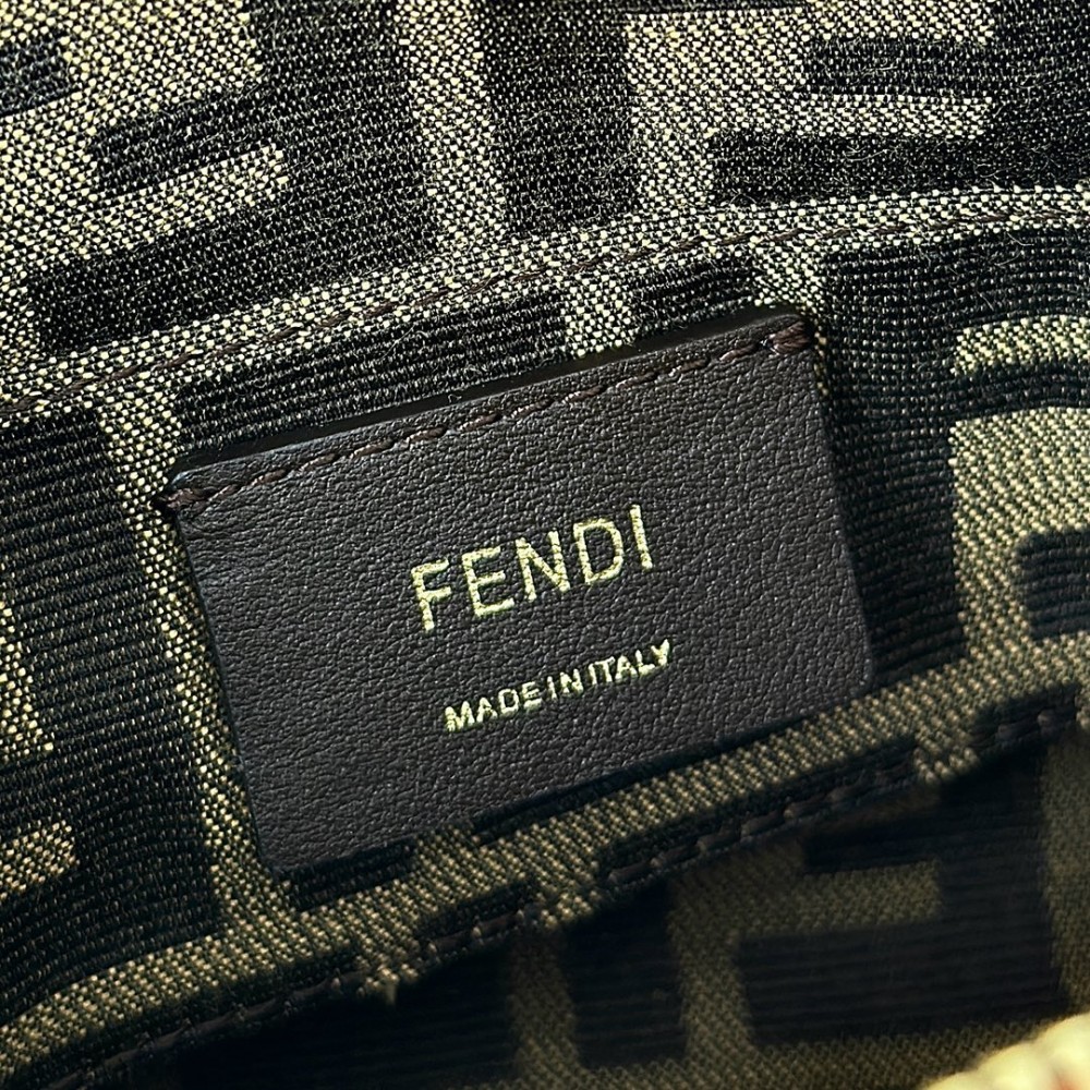 FENDI Baguette Flame Red Luxury Practical Handbag FENDI Baguette Flame Red Luxury Practical Handbag