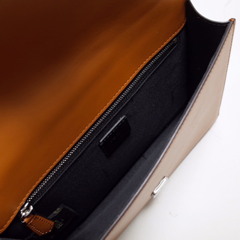 FENDI Fun Fur Brown Hardware Simple Luxury Practical Handbag FENDI Fun Fur Brown Hardware Simple Luxury Practical Handbag