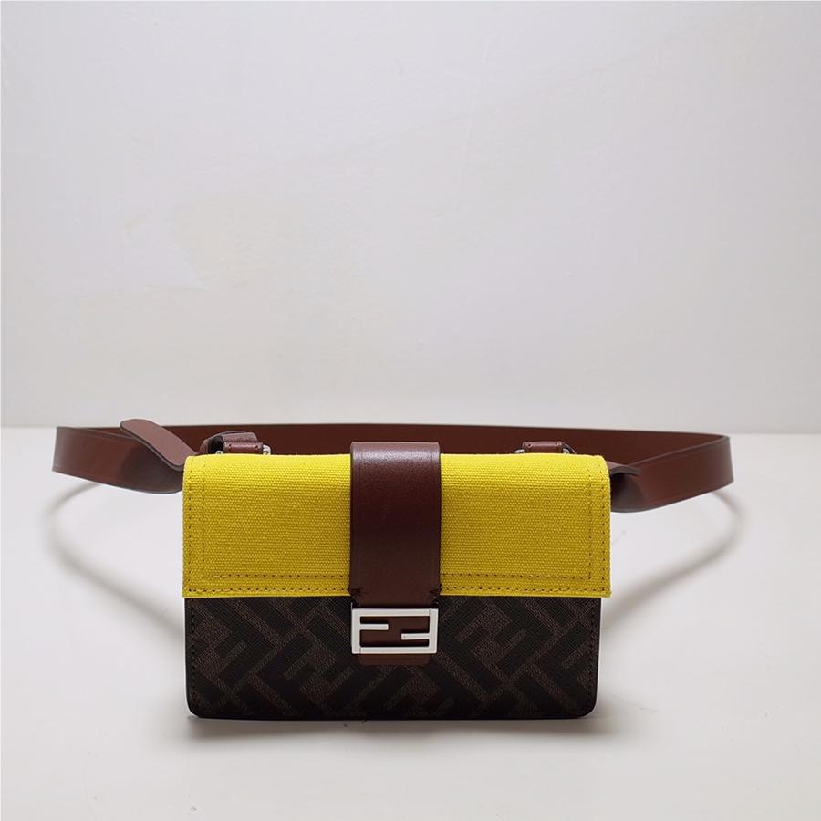 FENDI Fun Fur Honey Yellow Brown Contrast Hardware Simple Luxury Practical Handbag
