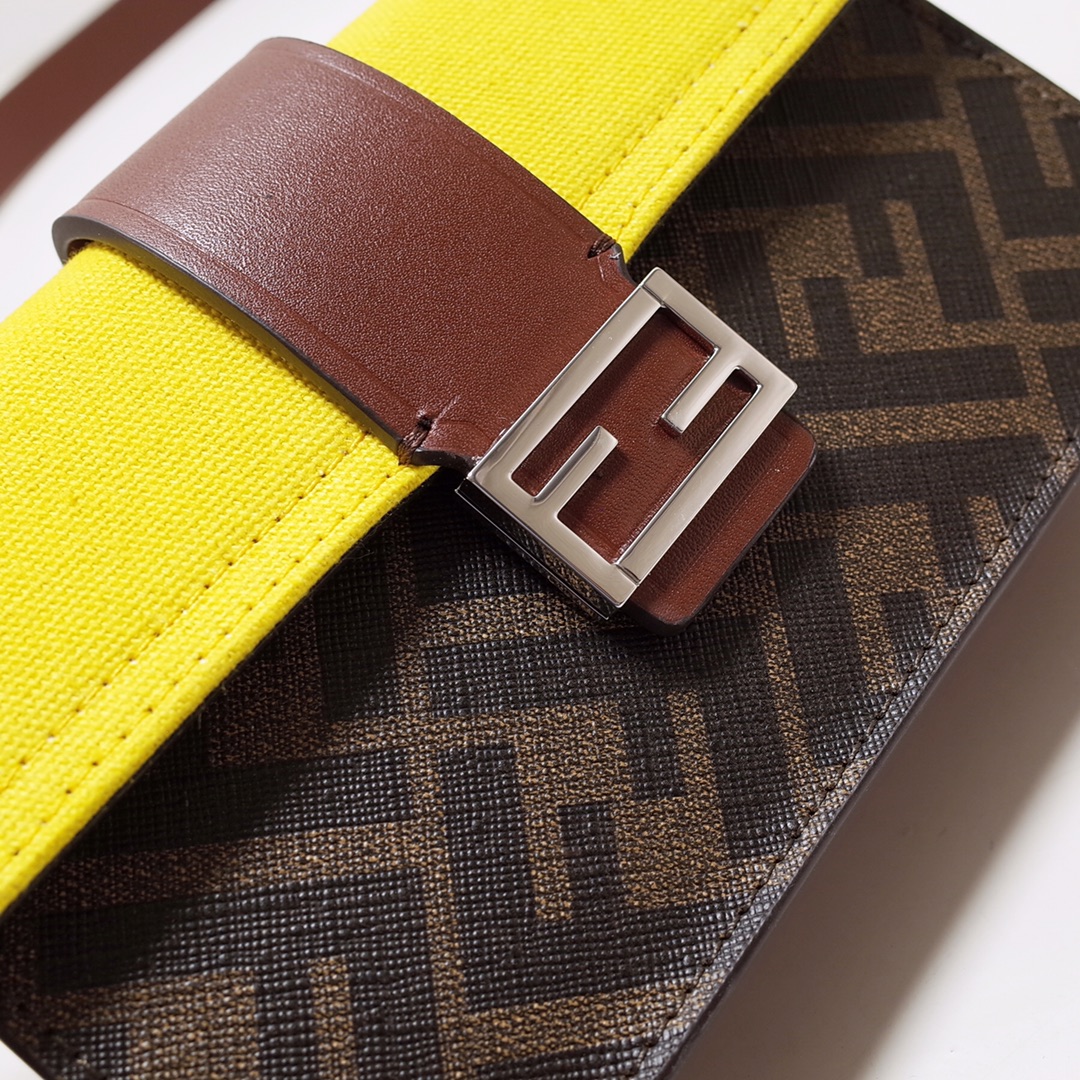 FENDI Fun Fur Honey Yellow Brown Contrast Hardware Simple Luxury Practical Handbag