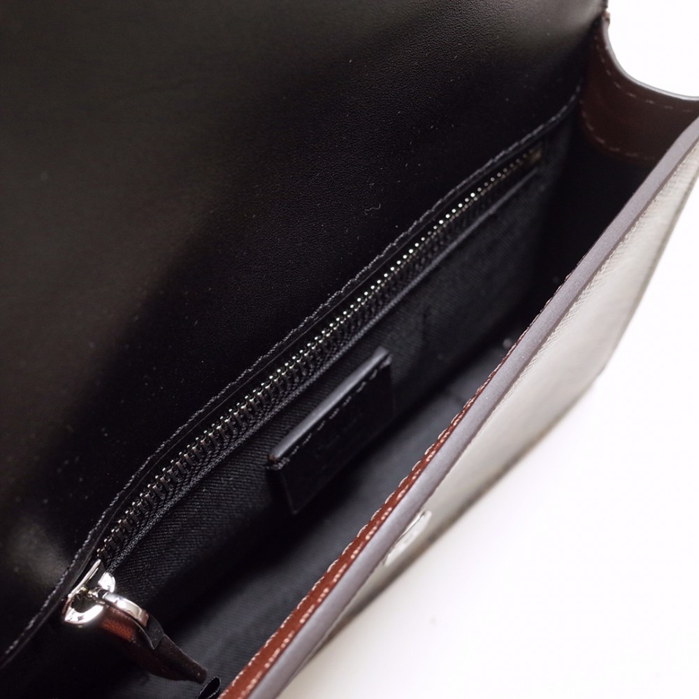FENDI Fun Fur Honey Yellow Brown Contrast Hardware Simple Luxury Practical Handbag FENDI Fun Fur Honey Yellow Brown Contrast Hardware Simple Luxury Practical Handbag