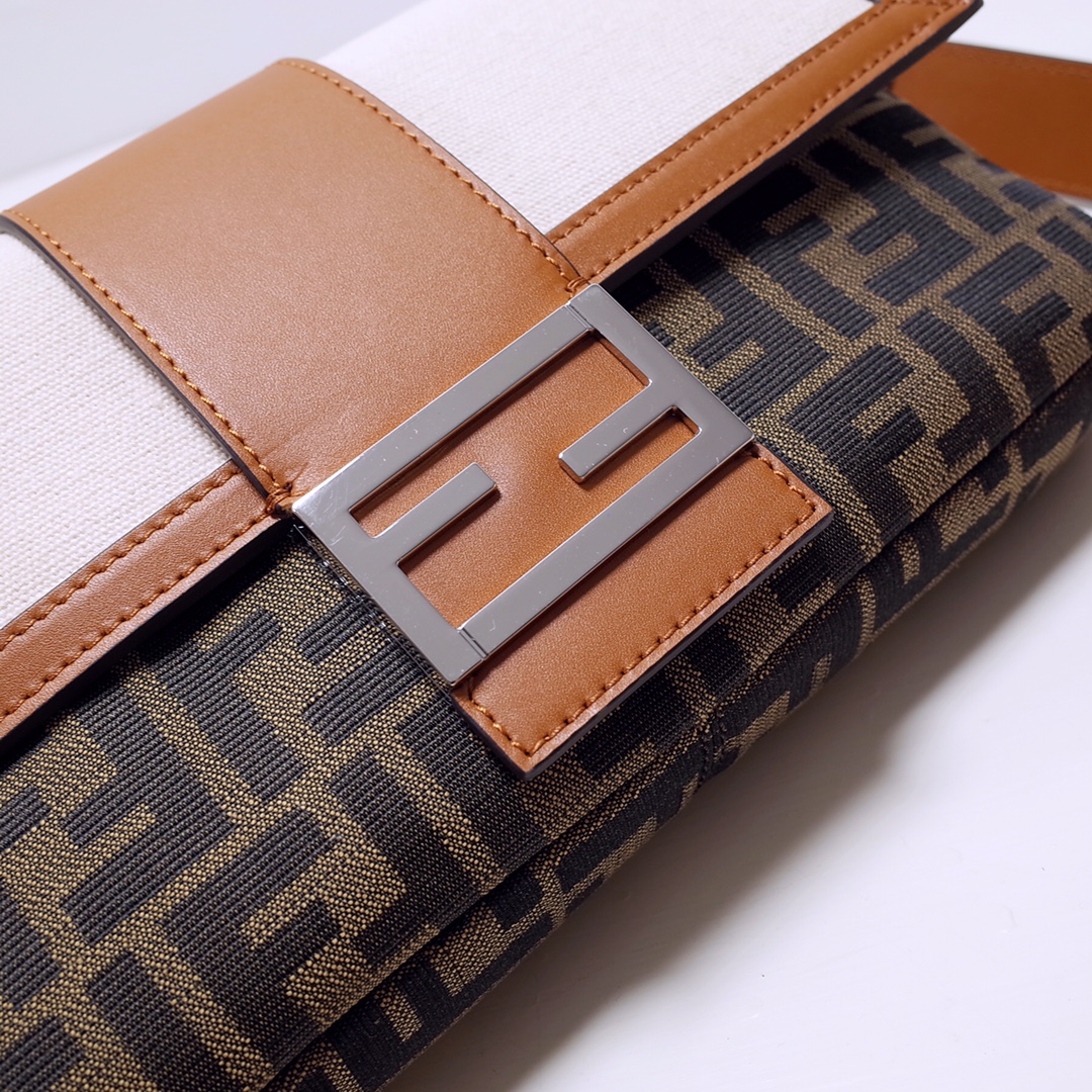 FENDI Fun Fur brown leather white canvas contrasting hardware simple luxury practical handbag