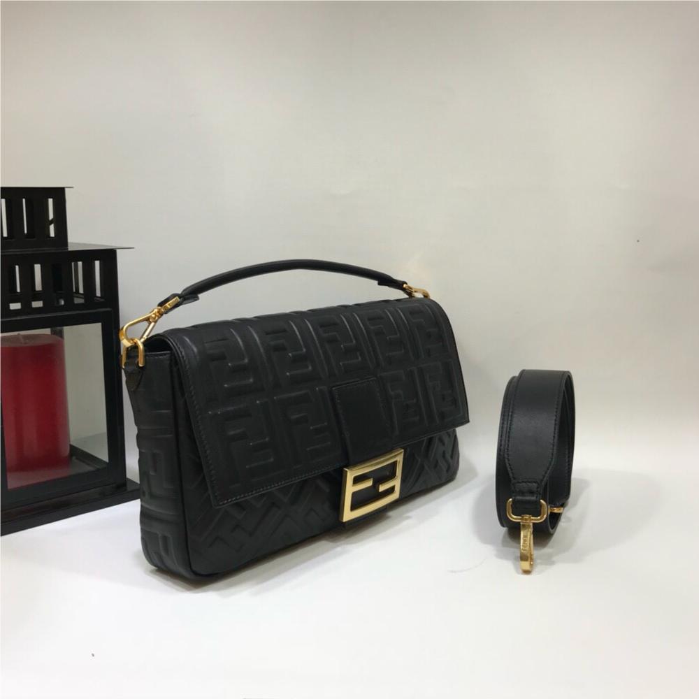 FENDI Double F Exquisite Metal Star Shining Black Simple Luxury Bag FENDI Double F Exquisite Metal Star Shining Black Simple Luxury Bag