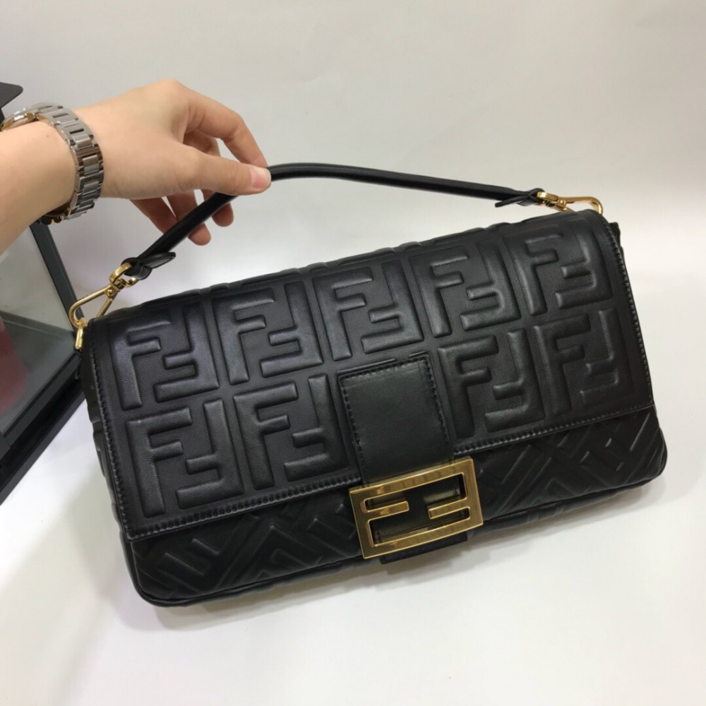 FENDI Double F Exquisite Metal Star Shining Black Simple Luxury Bag FENDI Double F Exquisite Metal Star Shining Black Simple Luxury Bag
