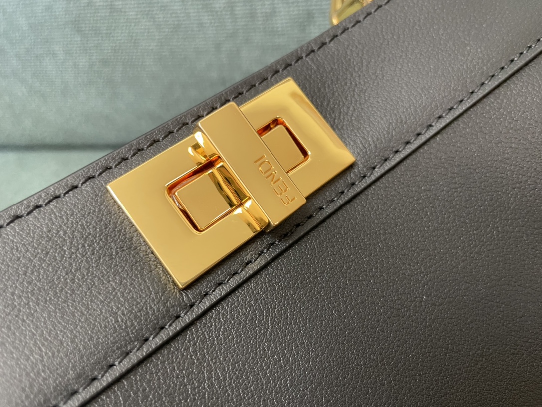 FENDI Peekaboo series handbag crossbody bag FENDI Peekaboo series handbag crossbody bag