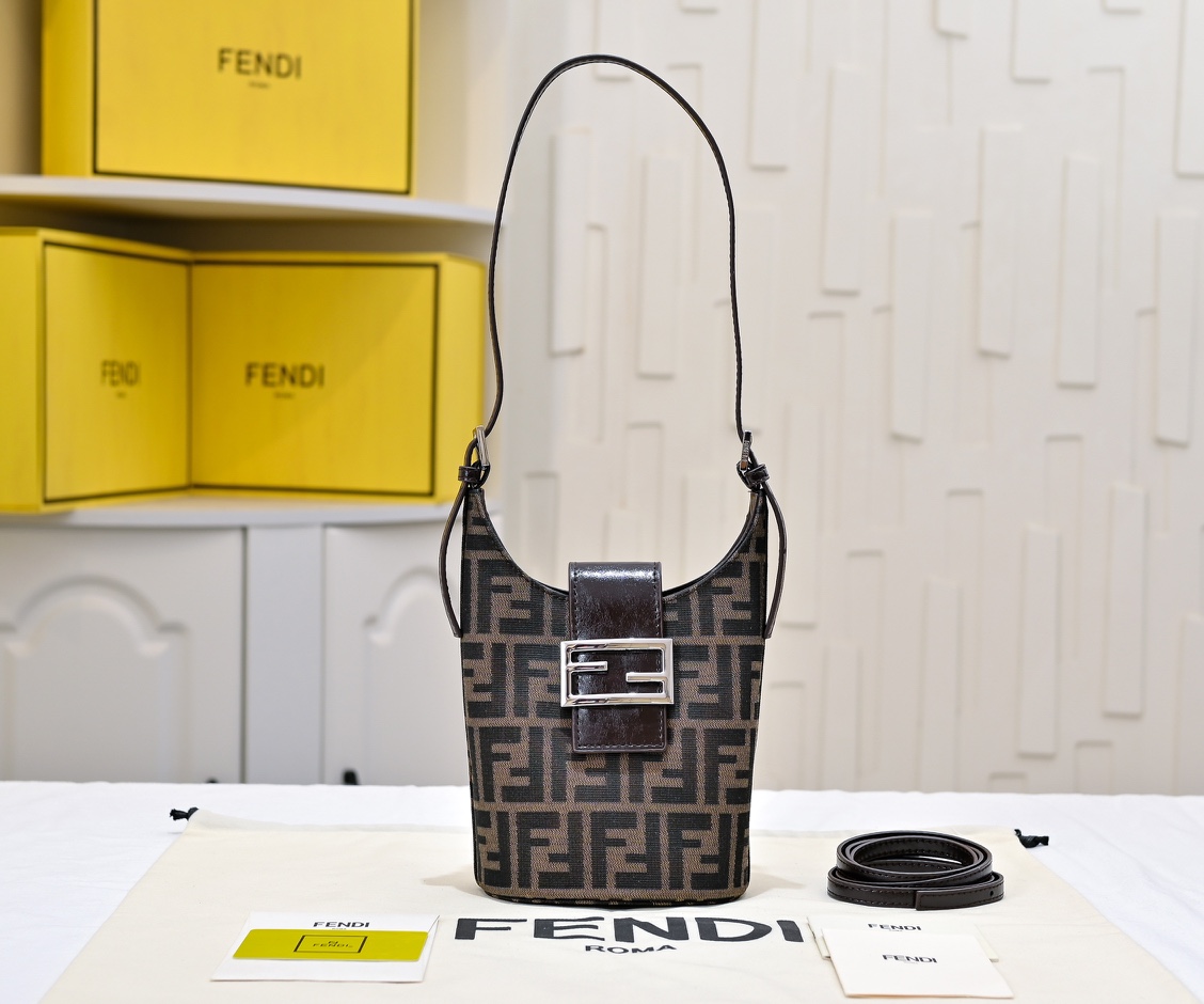 FENDI Peekaboo ISeeU Series Handbag FENDI Peekaboo ISeeU Series Handbag