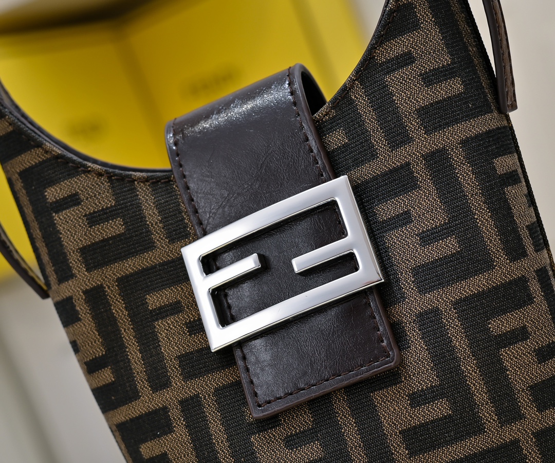 FENDI Peekaboo ISeeU Series Handbag FENDI Peekaboo ISeeU Series Handbag