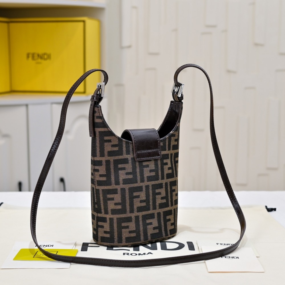 FENDI Peekaboo ISeeU Series Handbag FENDI Peekaboo ISeeU Series Handbag