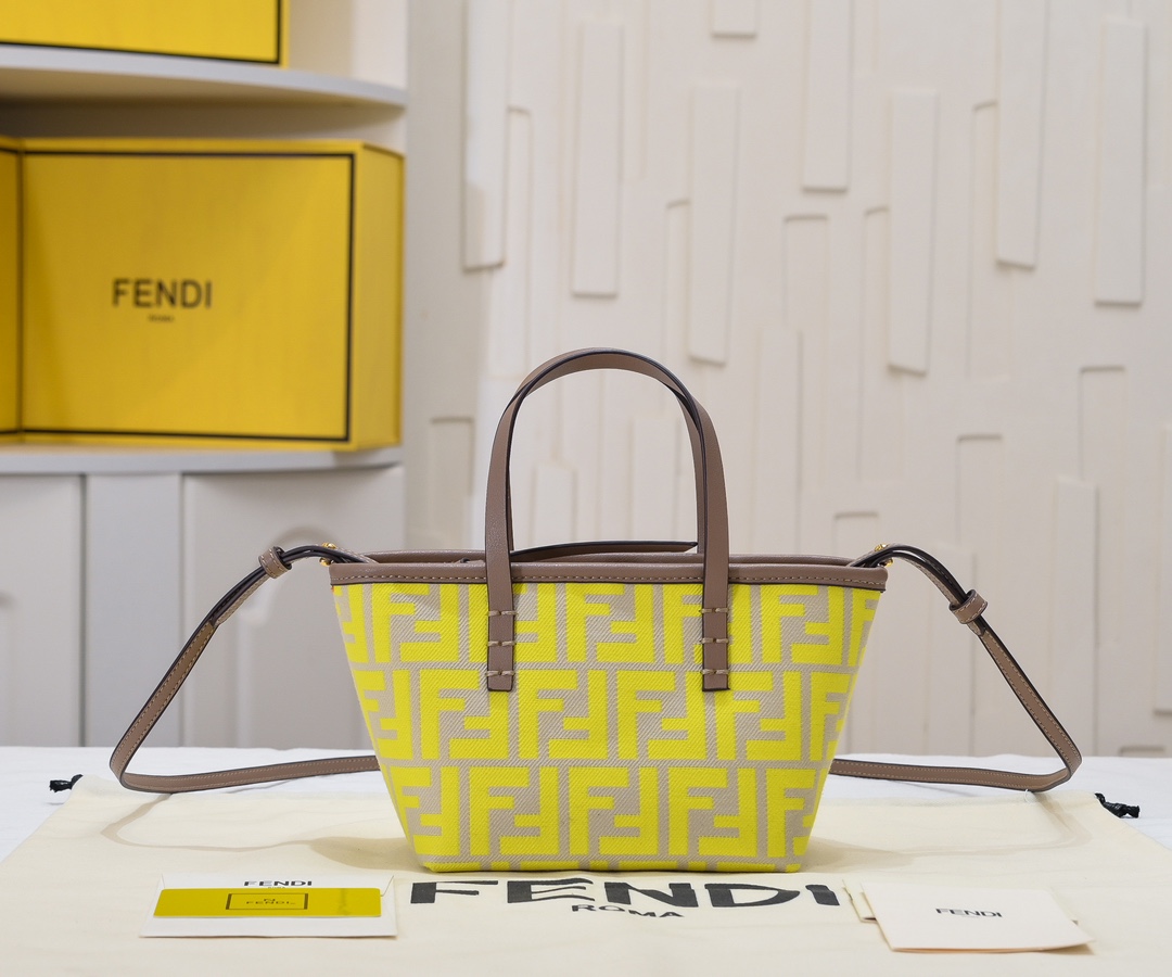 FENDI Baguette series handbag crossbody bag FENDI Baguette series handbag crossbody bag