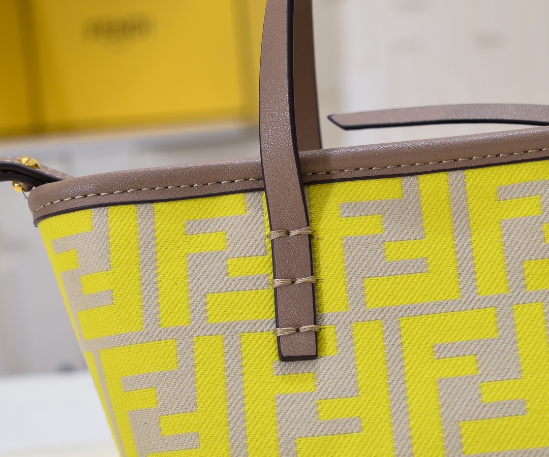 FENDI Baguette series handbag crossbody bag FENDI Baguette series handbag crossbody bag