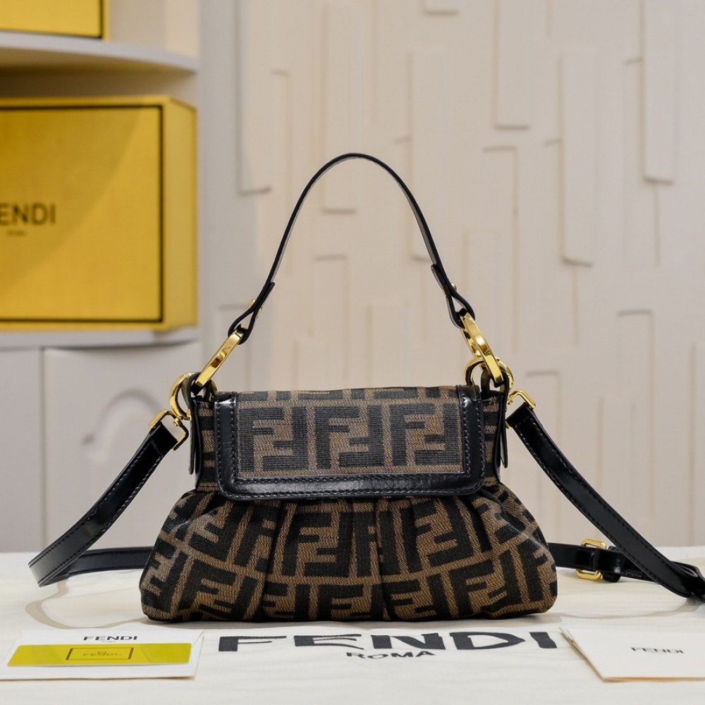 FENDI Baguette series monogram handbag crossbody bag FENDI Baguette series monogram handbag crossbody bag