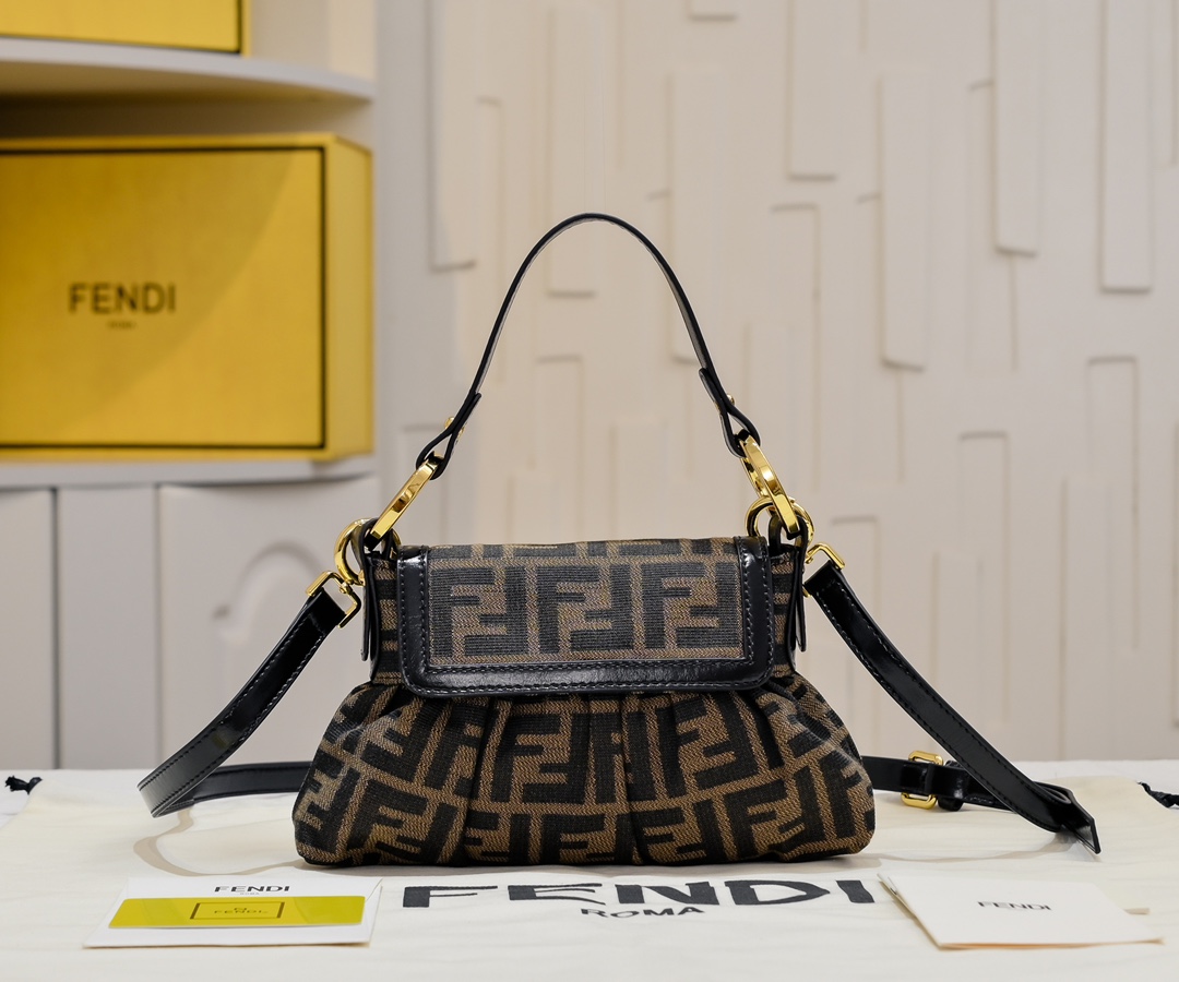 FENDI Baguette series monogram handbag crossbody bag FENDI Baguette series monogram handbag crossbody bag