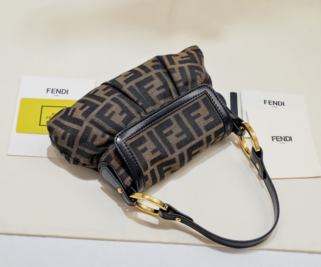 FENDI Baguette series monogram handbag crossbody bag FENDI Baguette series monogram handbag crossbody bag