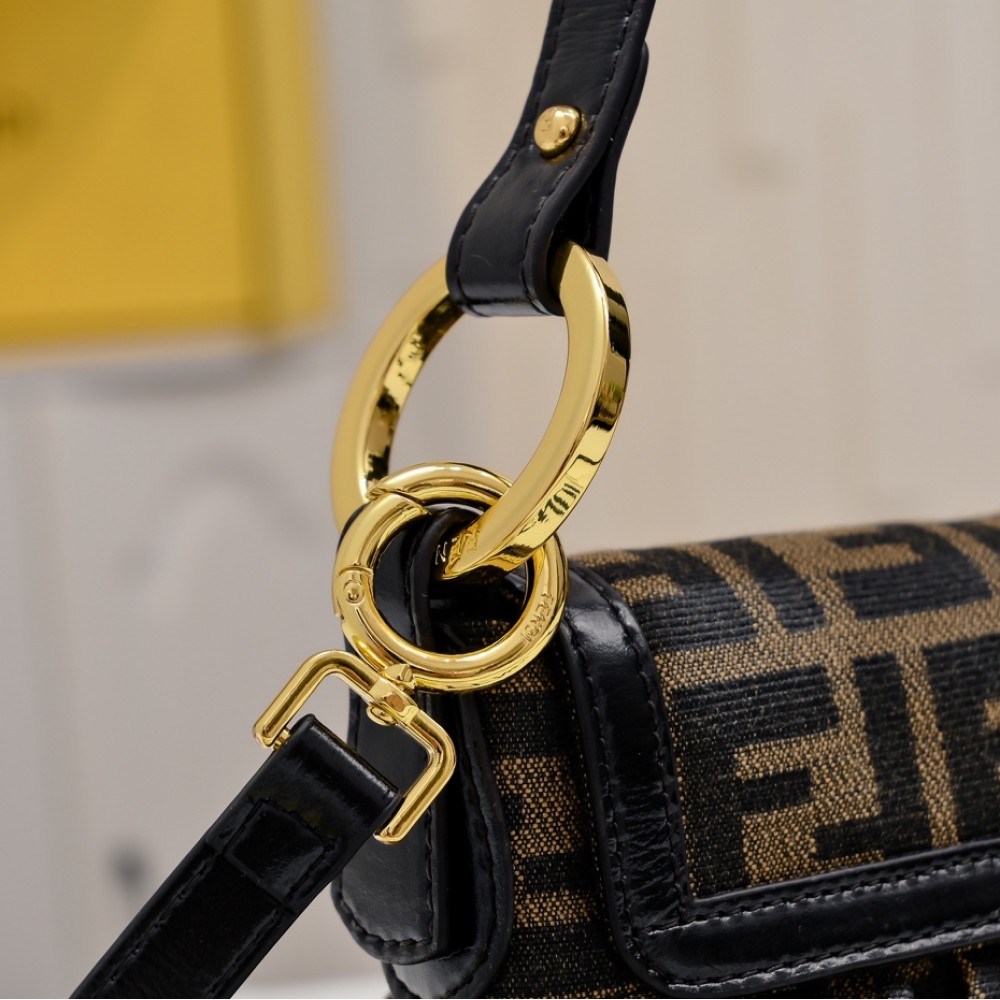 FENDI Baguette series monogram handbag crossbody bag FENDI Baguette series monogram handbag crossbody bag