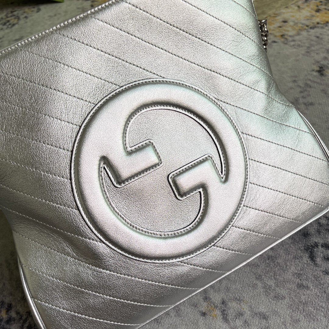 Gucci GG Marmont series silver handbag Gucci GG Marmont series silver handbag