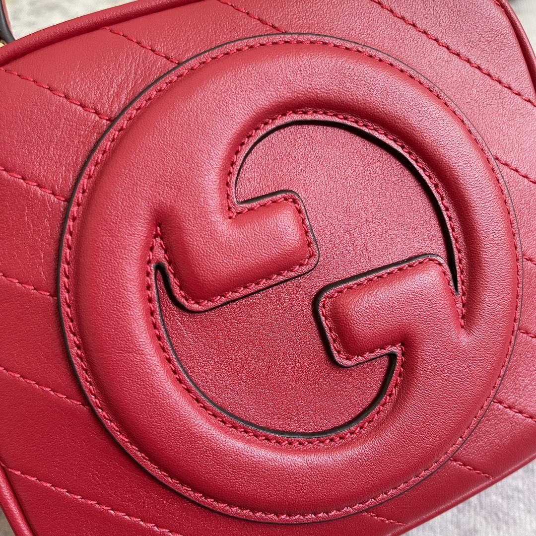 Gucci GG Marmont series red quilted handbag crossbody bag Gucci GG Marmont series red quilted handbag crossbody bag