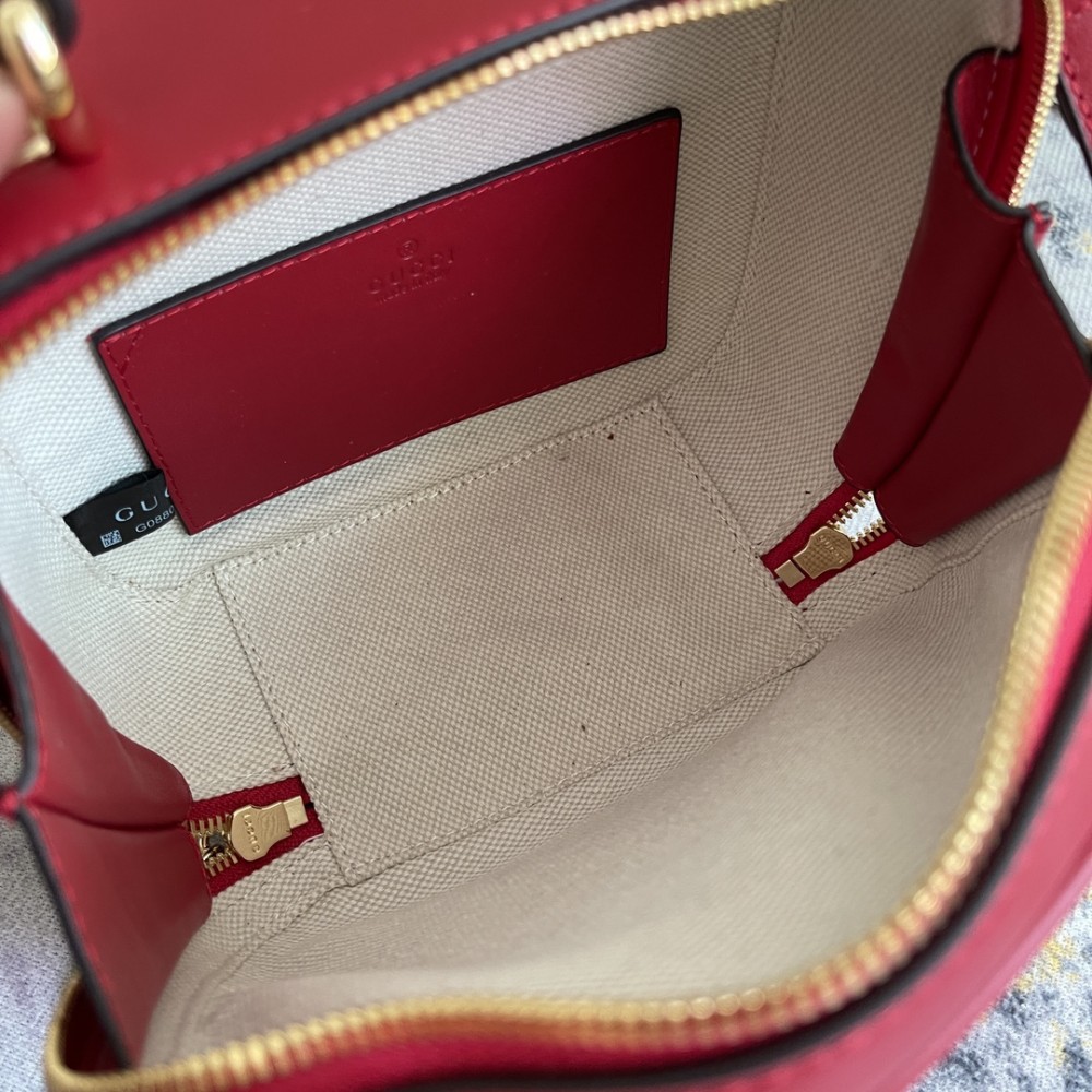 Gucci GG Marmont series red quilted handbag crossbody bag Gucci GG Marmont series red quilted handbag crossbody bag