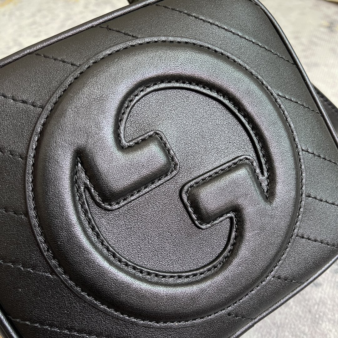 Gucci GG Marmont series black quilted handbag crossbody bag Gucci GG Marmont series black quilted handbag crossbody bag