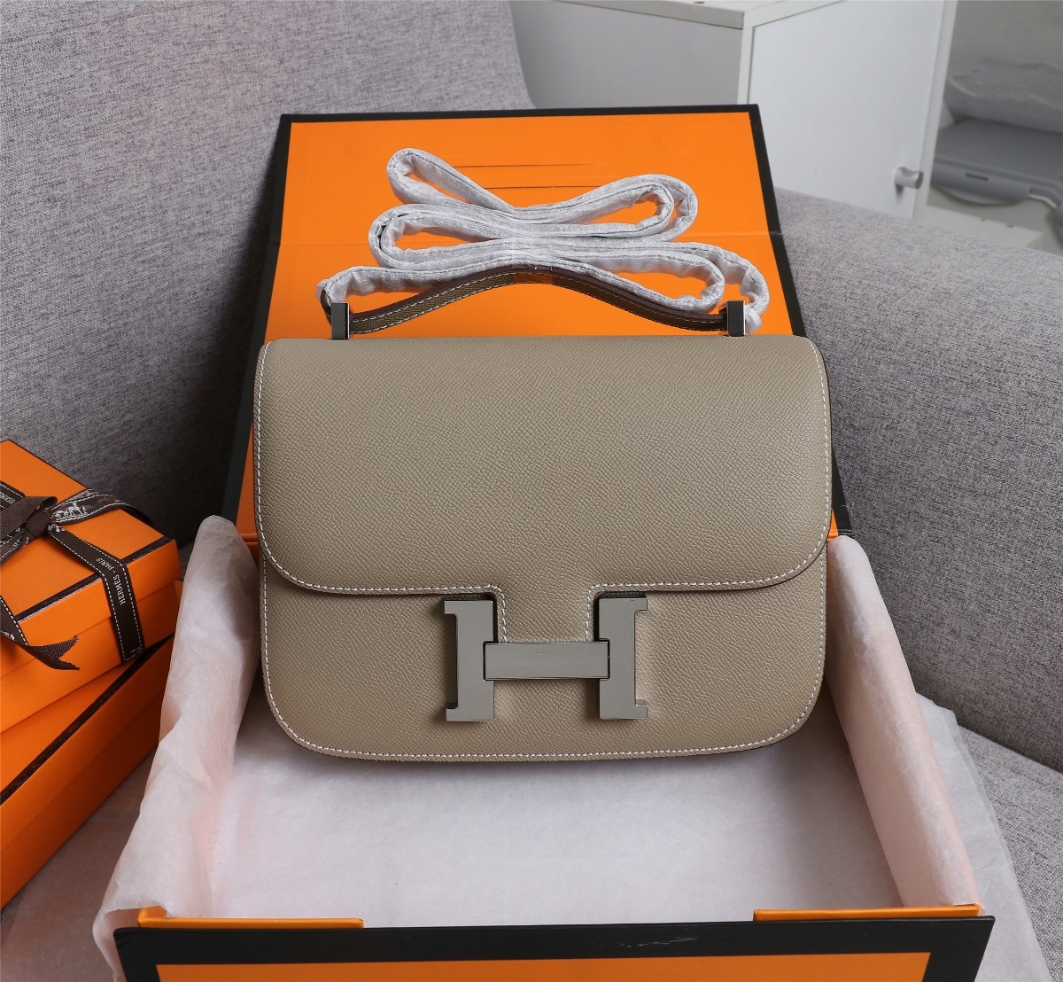 Hermès Constance 19 series exquisite hardware ceramic gray leather bag Hermès Constance 19 series exquisite hardware ceramic gray leather bag