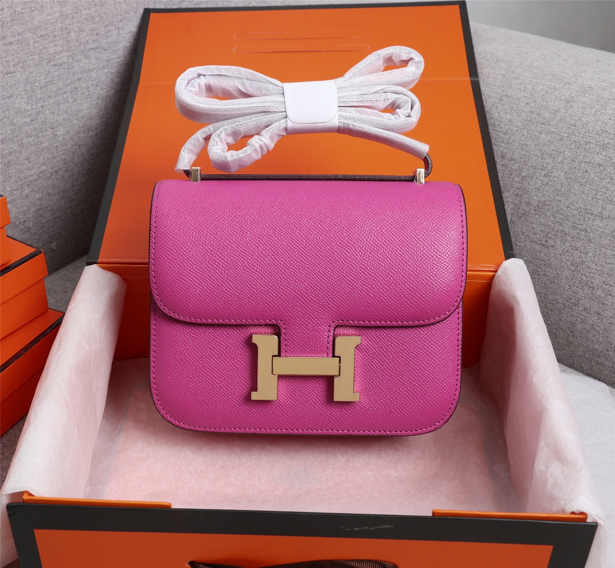 Hermès Constance 19 series exquisite hardware bright pink leather bag Hermès Constance 19 series exquisite hardware bright pink leather bag