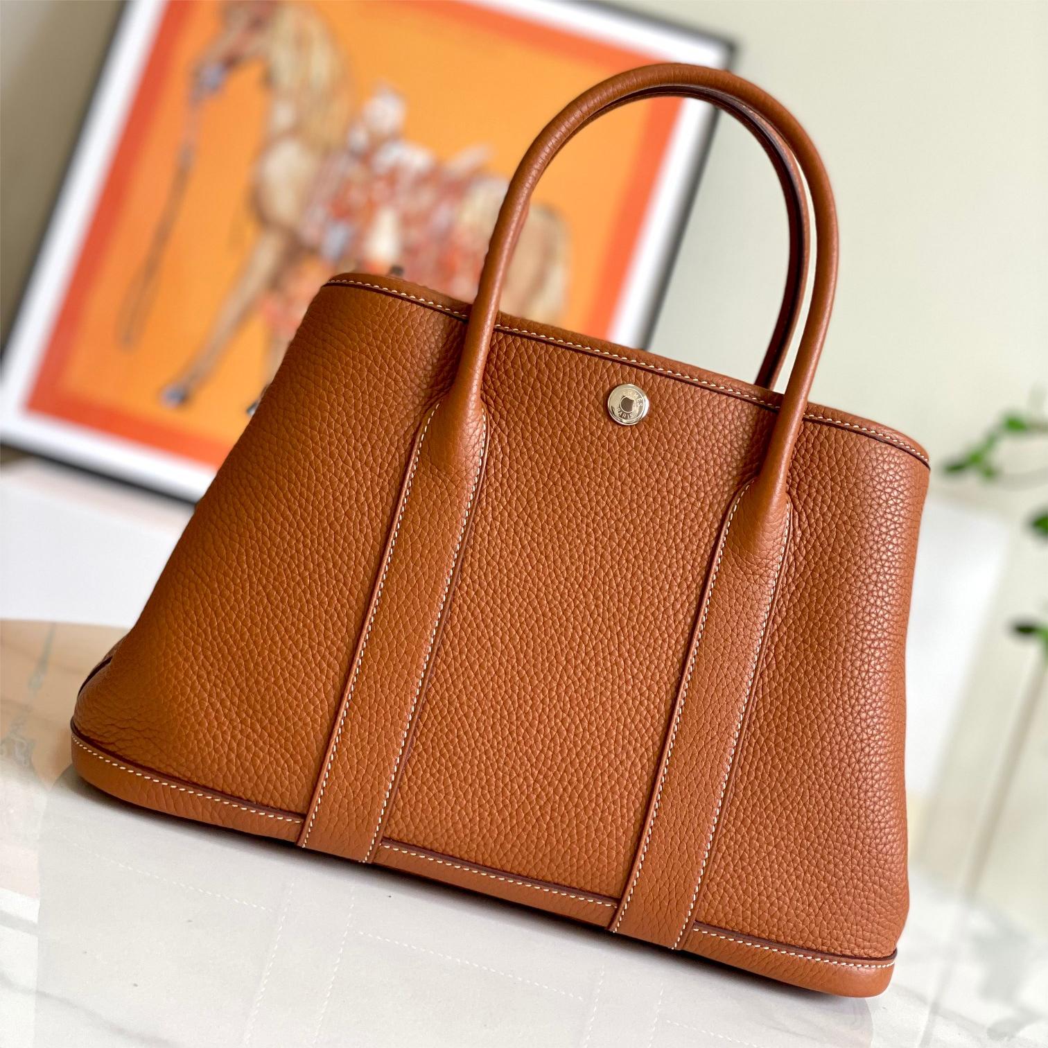 Hermès Kelly Brown Leather Magnetic Button Handbag Hermès Kelly Brown Leather Magnetic Button Handbag