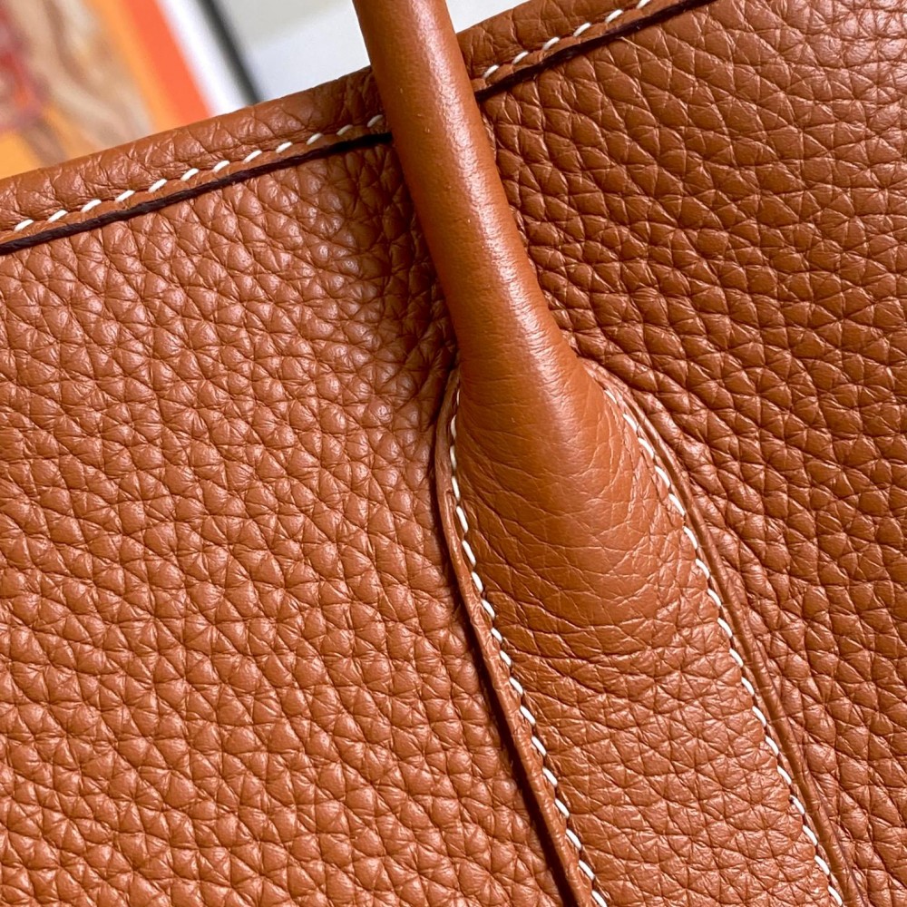Hermès Kelly Brown Leather Magnetic Button Handbag Hermès Kelly Brown Leather Magnetic Button Handbag