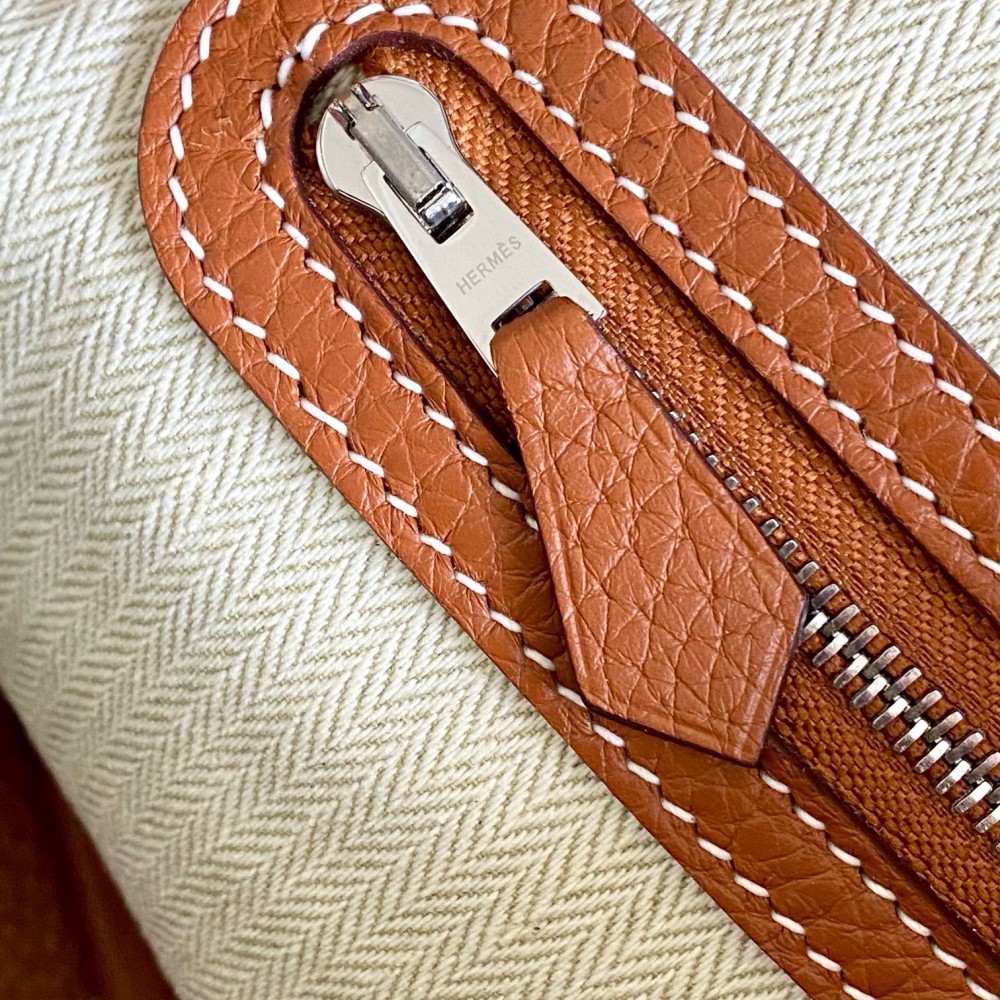 Hermès Kelly Brown Leather Magnetic Button Handbag Hermès Kelly Brown Leather Magnetic Button Handbag