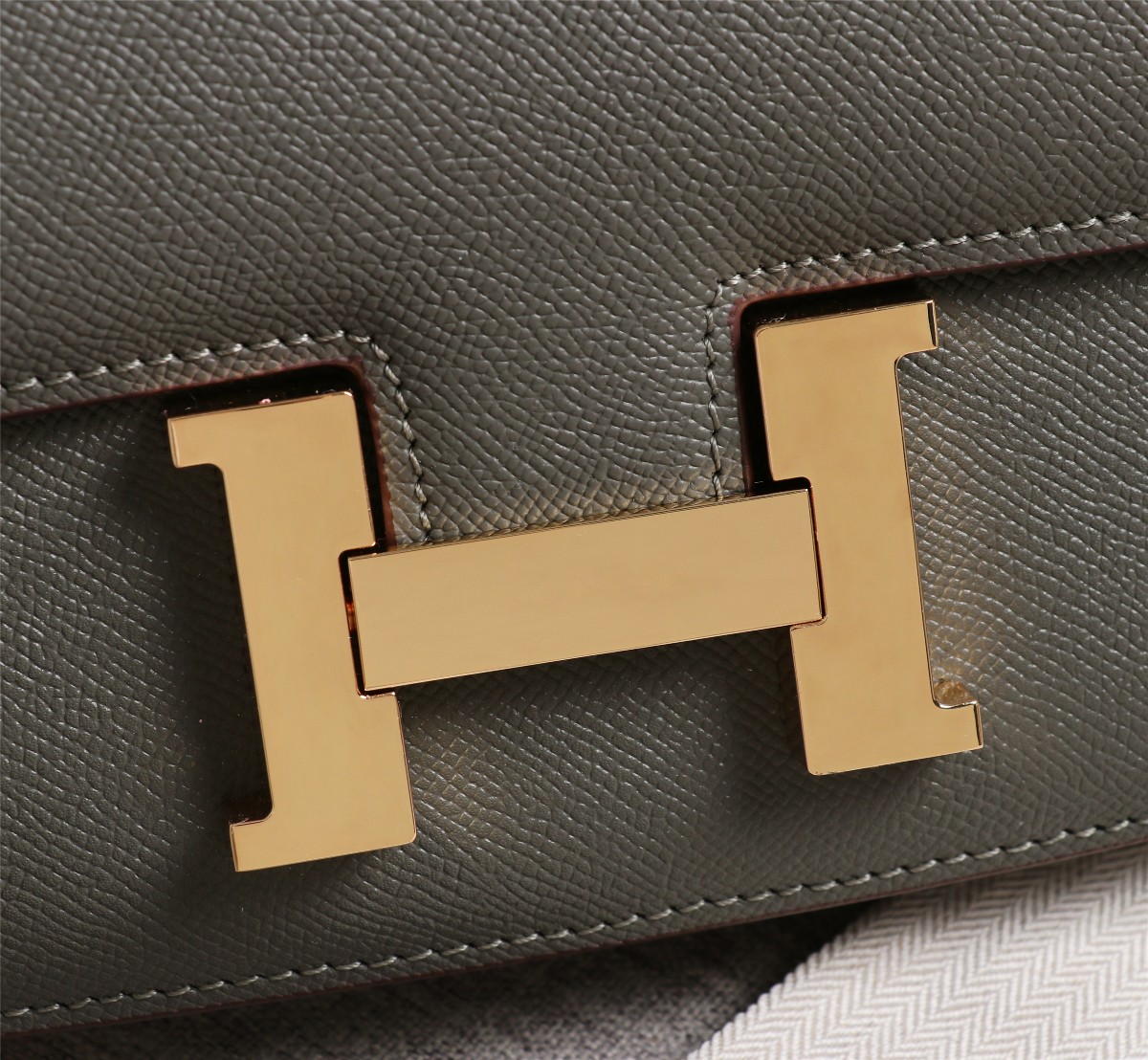Hermès Constance exquisite hardware logo gray leather matte texture bag Hermès Constance exquisite hardware logo gray leather matte texture bag