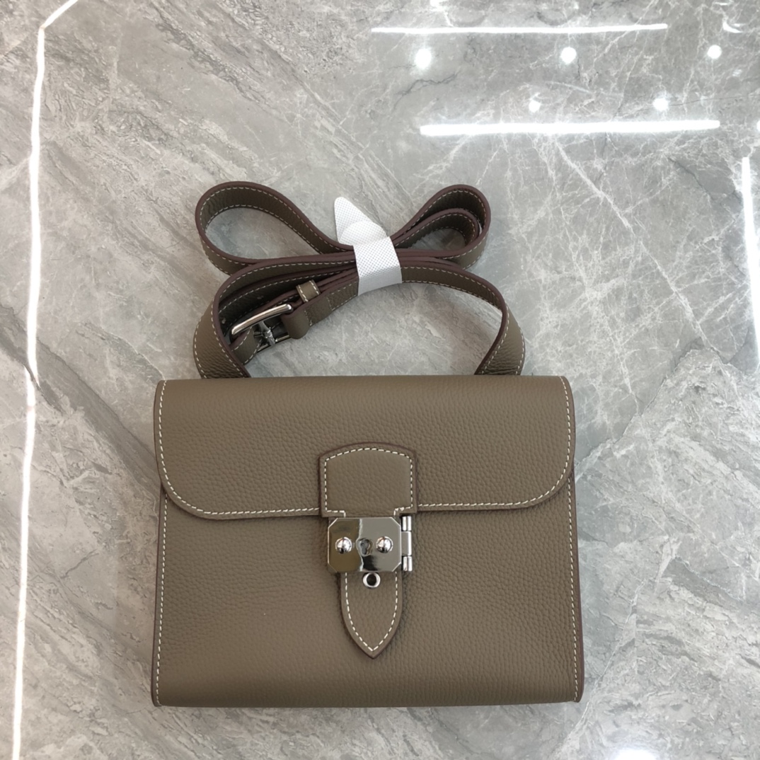 Hermès Roulis series genuine leather grain texture pig nose bag Hermès Roulis series genuine leather grain texture pig nose bag
